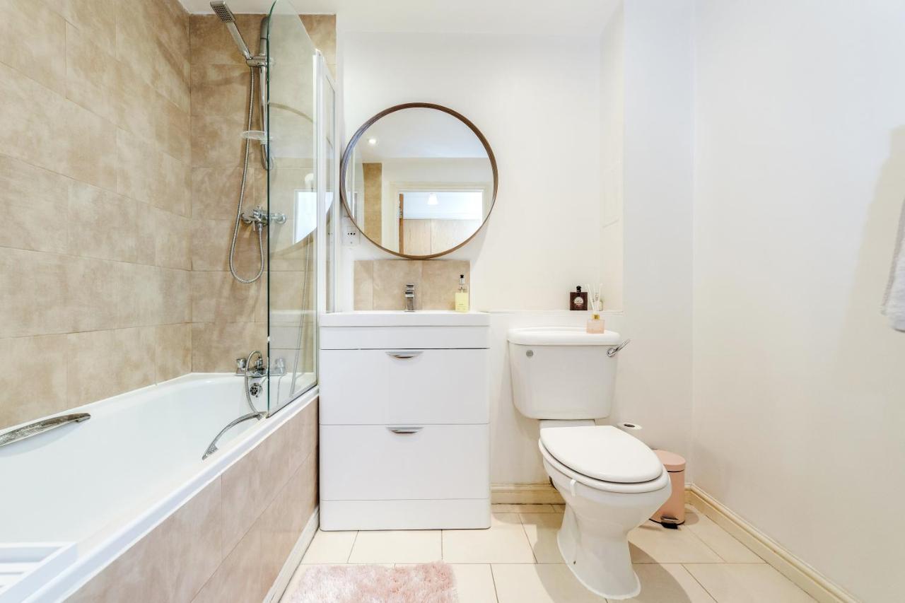 Leilighet *spacious-modern One Bed Flat. Riverside Location* *