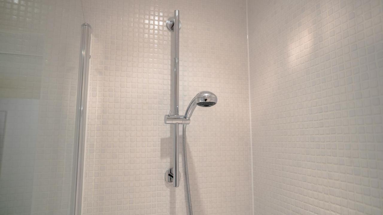 Comfy Spacious In Canary Wharf Apartment *