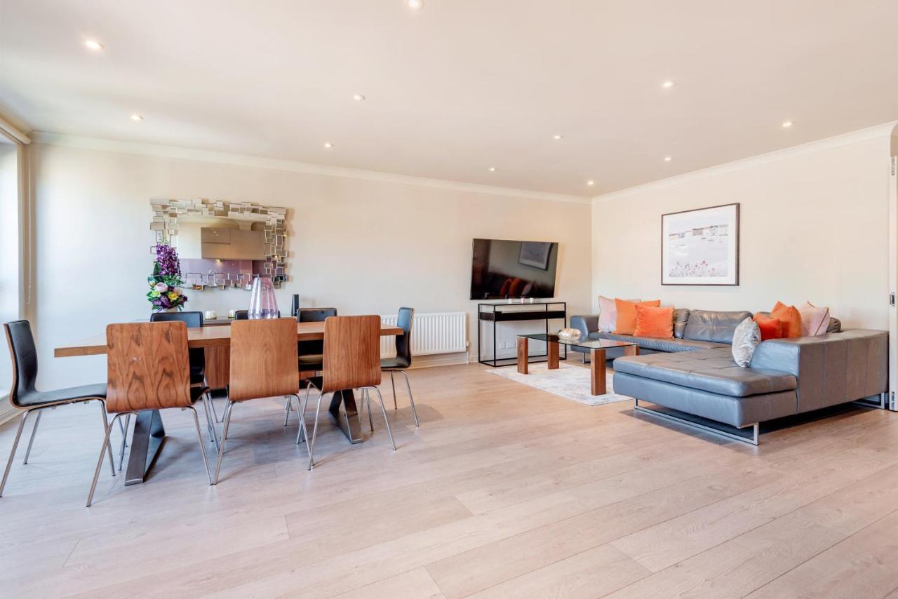 Stunning 3-bedroom In The Heart Of With Parking-hosted By Sweetstay London