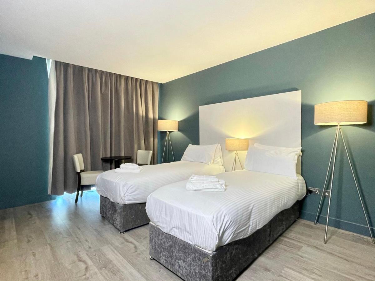 Axiom Park Aparthotel