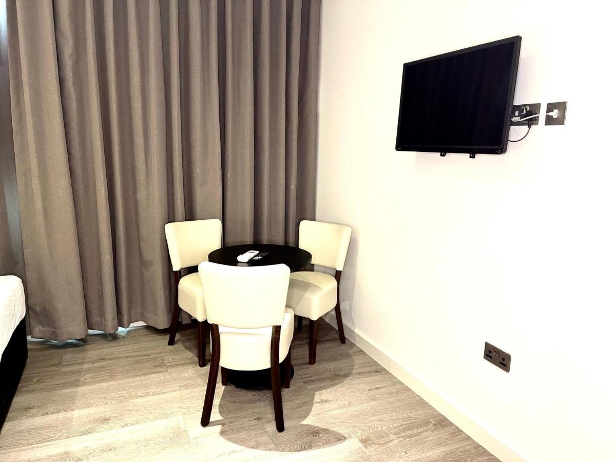 Axiom Park Aparthotel 4*
