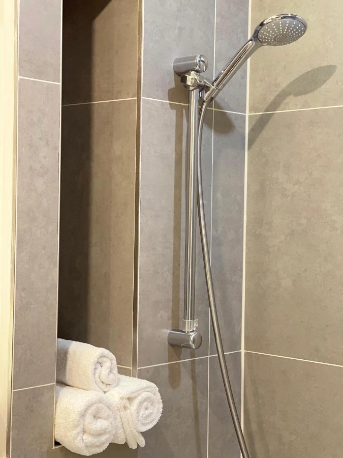 Axiom Park 4*
