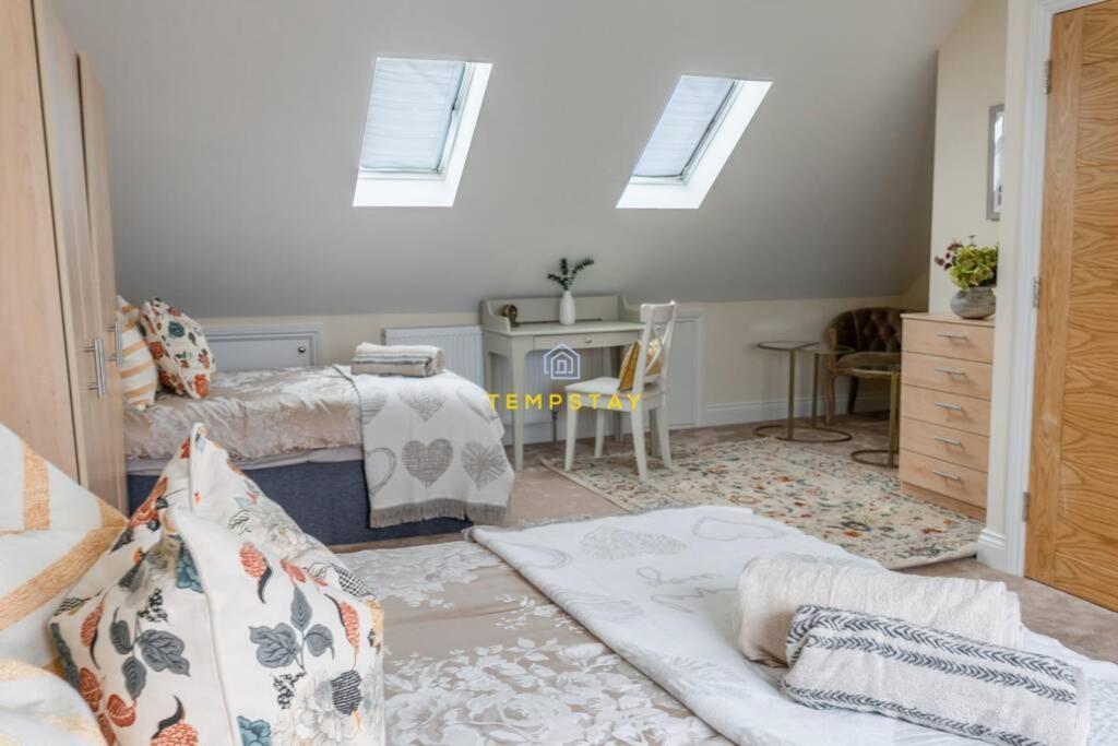 Vakantiehuis 5 Bed/4 Bath At Wembley Stadium & Free Parking Londen