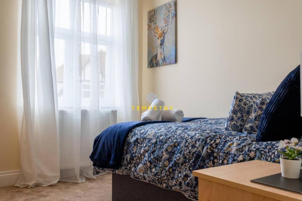 5 Bed/4 Bath At Wembley Stadium & Free Parking Vakantiehuis Londen