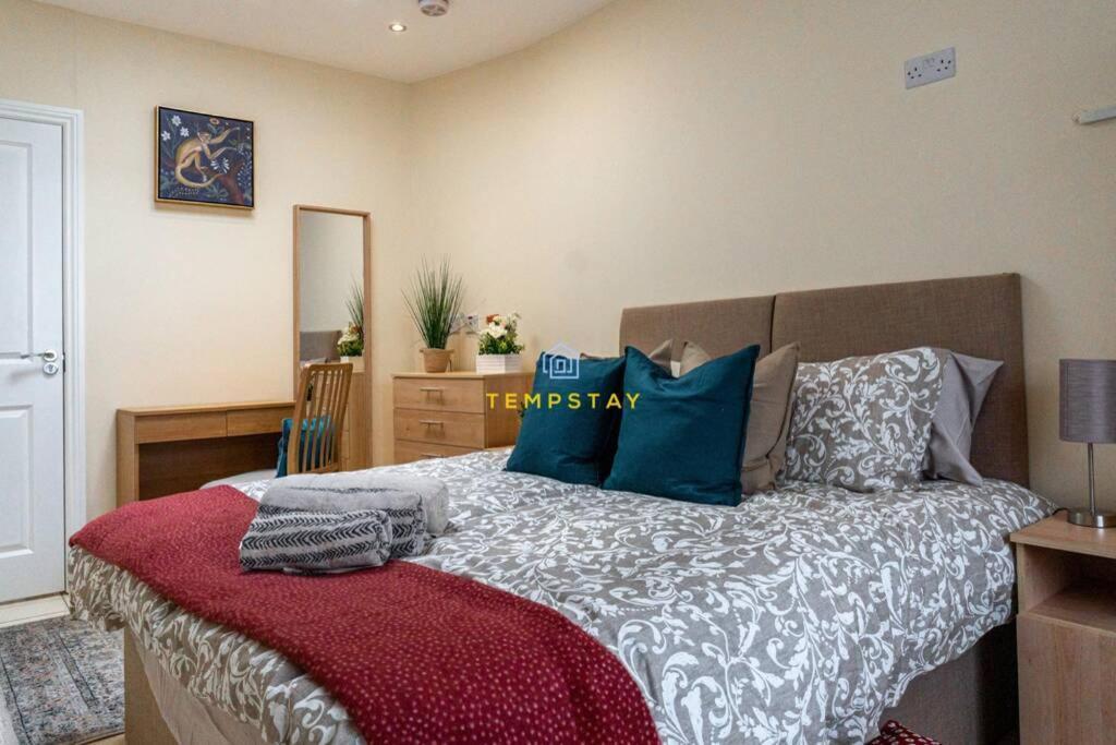 Vakantiehuis 5 Bed/4 Bath At Wembley Stadium & Free Parking Londen