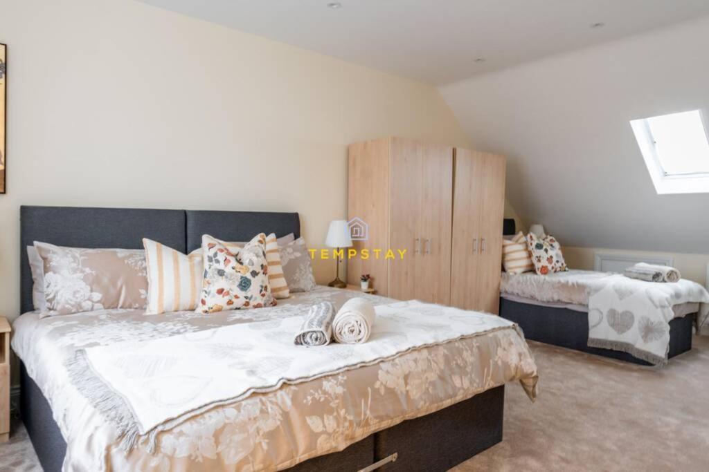 5 Bed/4 Bath At Wembley Stadium & Free Parking Londen