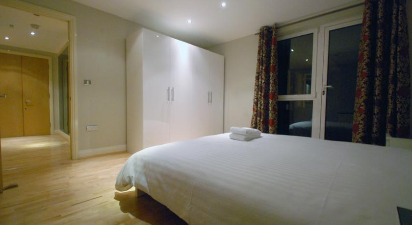 Albert Bridge Apartment London