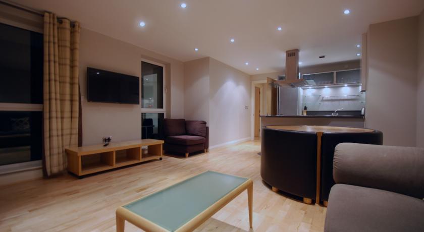 Albert Bridge Apartment