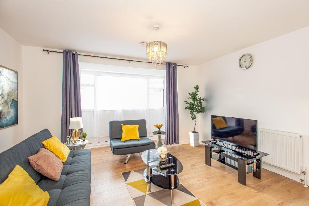 Vakantiehuis Stunning Four Bedroom House Close To Excel, O2 & With Free Parking Londen