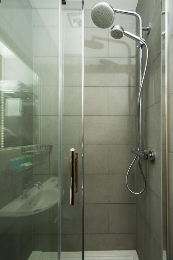 Hotel Caring 3*