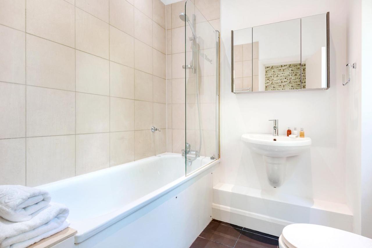 Stunning Near Earl's Court By Underthedoormat Londen