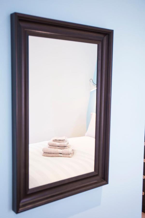 Luxury Bed Just Off The Canal Guest house