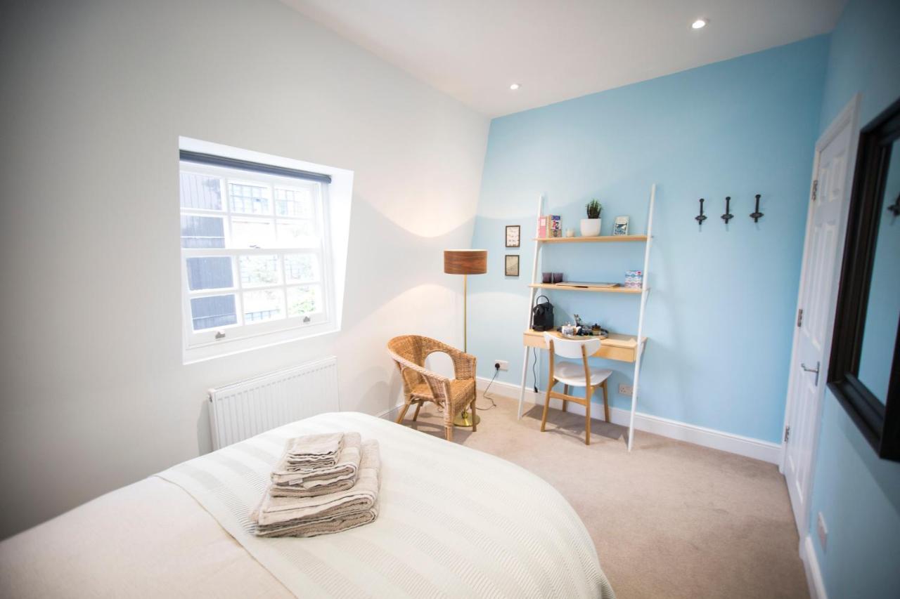Guest house Luxury Bed Just Off The Canal *