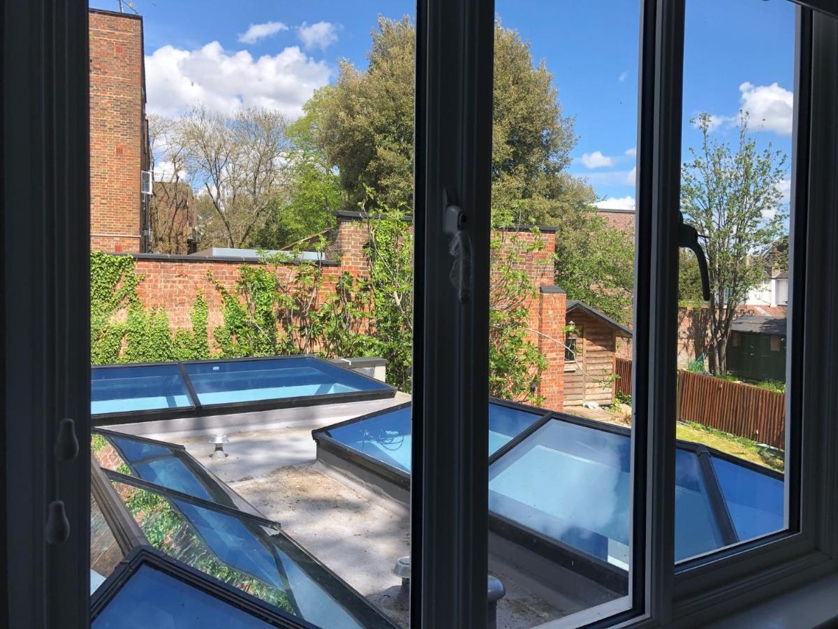 Self Contained Ensuite Double Bedroom With Own Entrance Free Off Street Parking * London