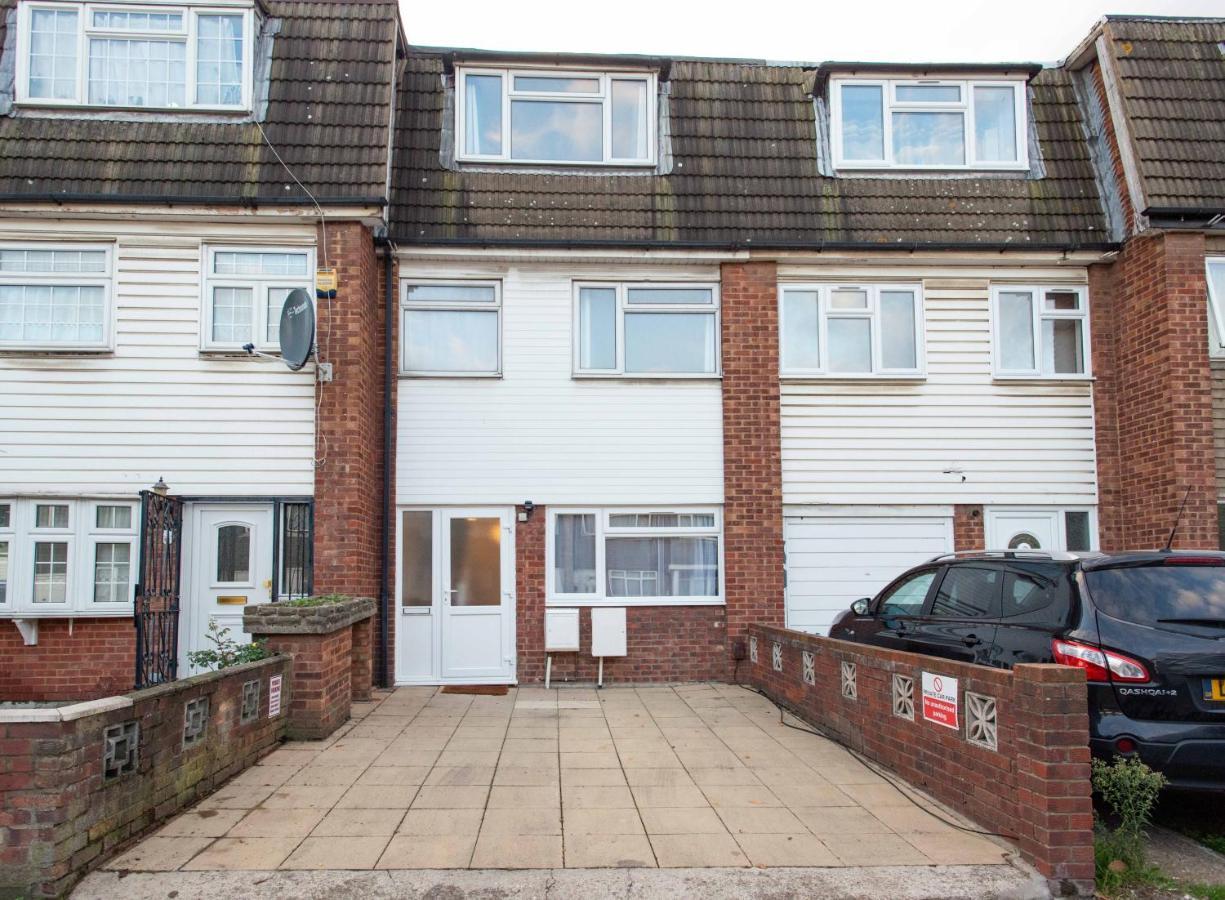 Vakantiehuis Stunning Four Bedroom House Close To Excel, O2 & With Free Parking