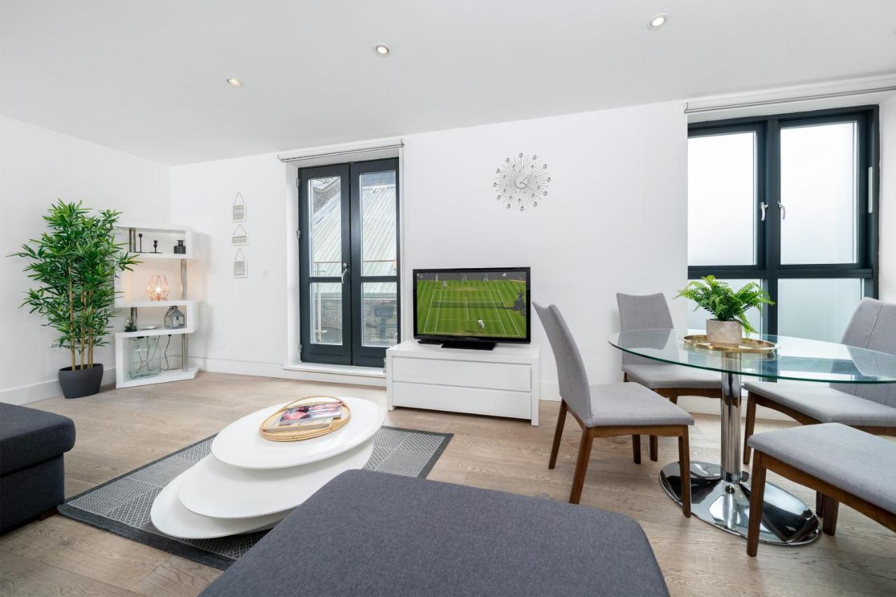 Spacious 2 Bedroom, 3 Beds 2,5 Bathroom, Trafalgar Square Leilighet *