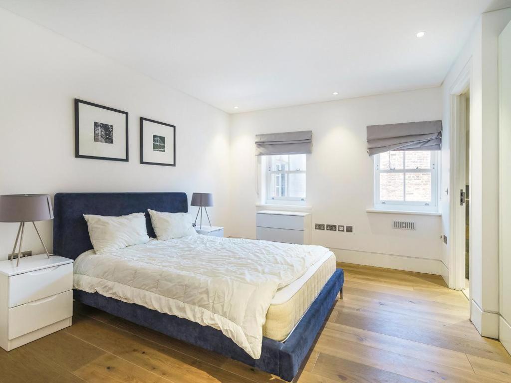 Stunning And Bright - Romilly Street