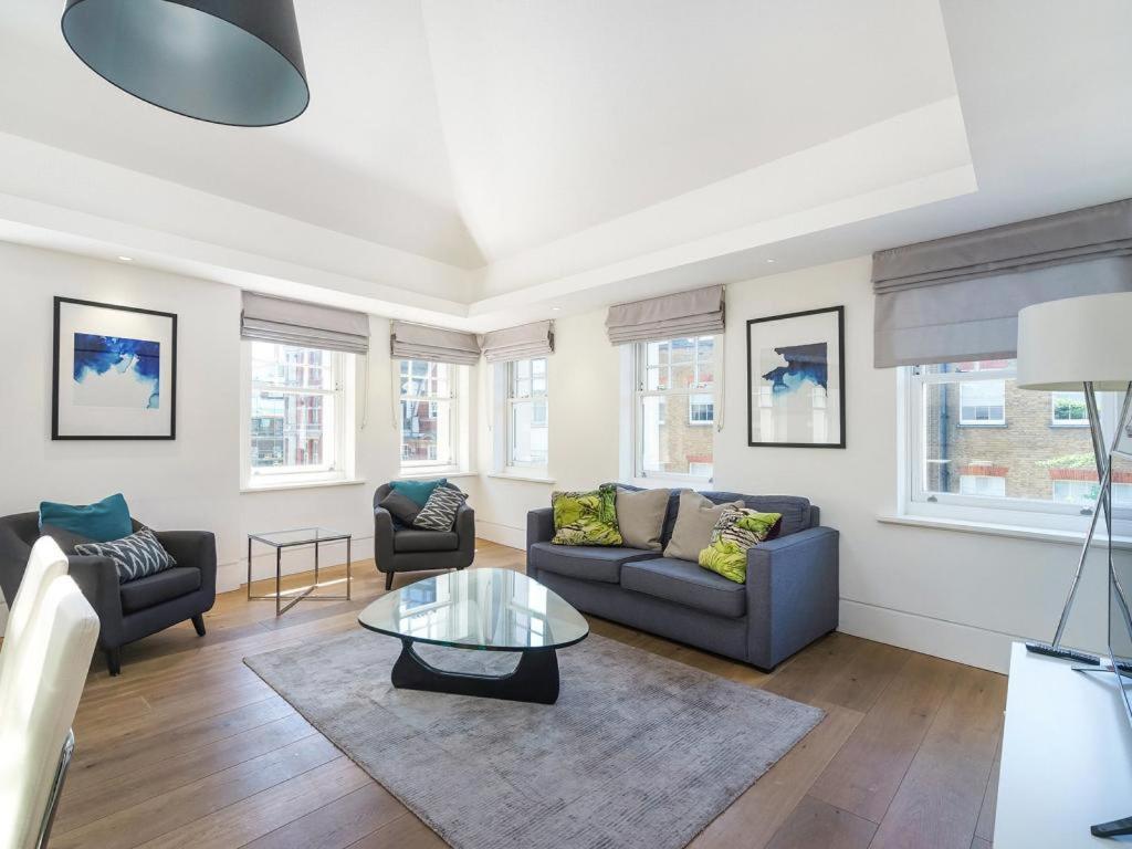 Stunning And Bright - Romilly Street Apartment London