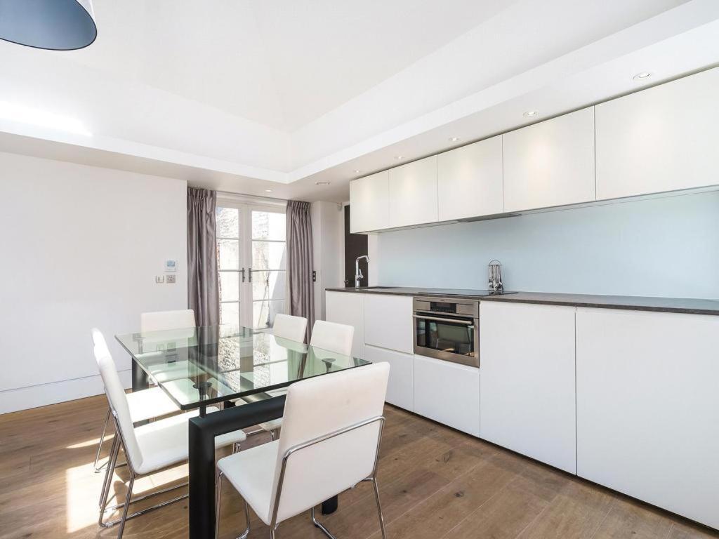 Stunning And Bright - Romilly Street Apartment *