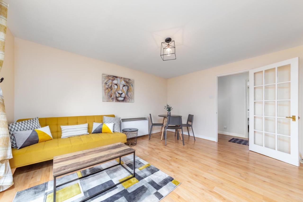 By Rehoboth - 23 Thames View - Upper - Woolwich * London
