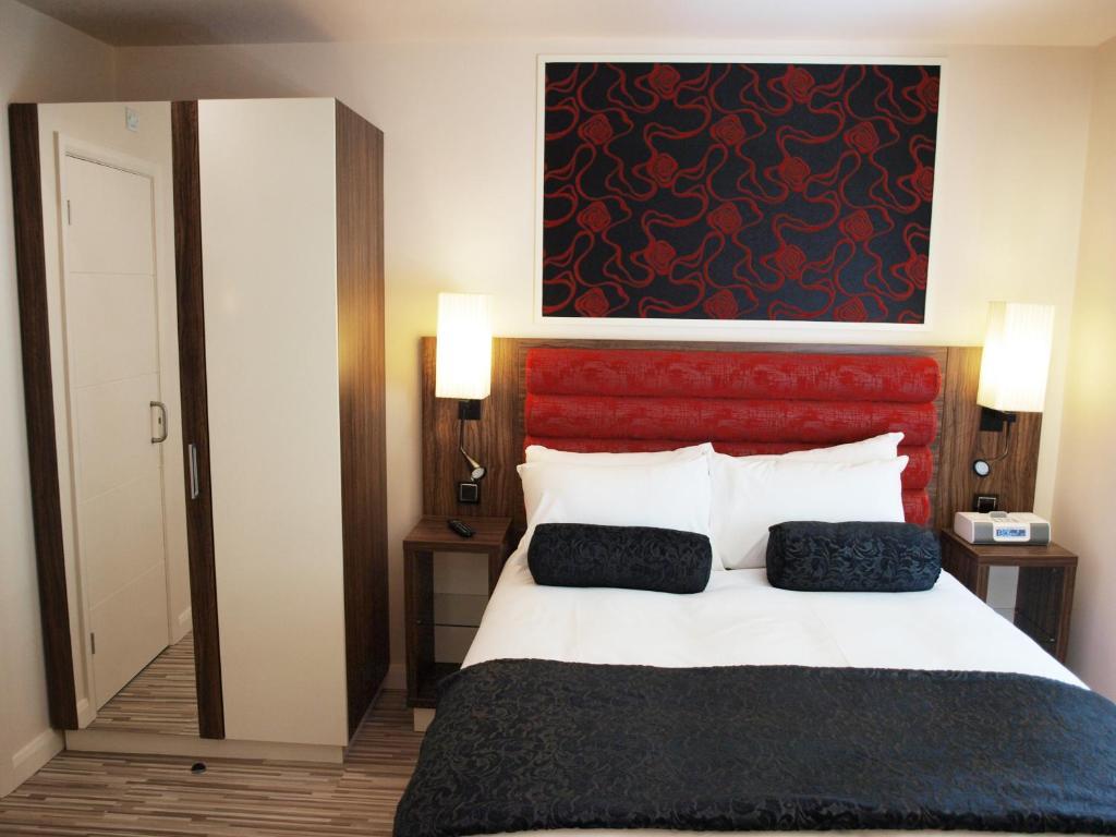 Hotell Simply & 4*
