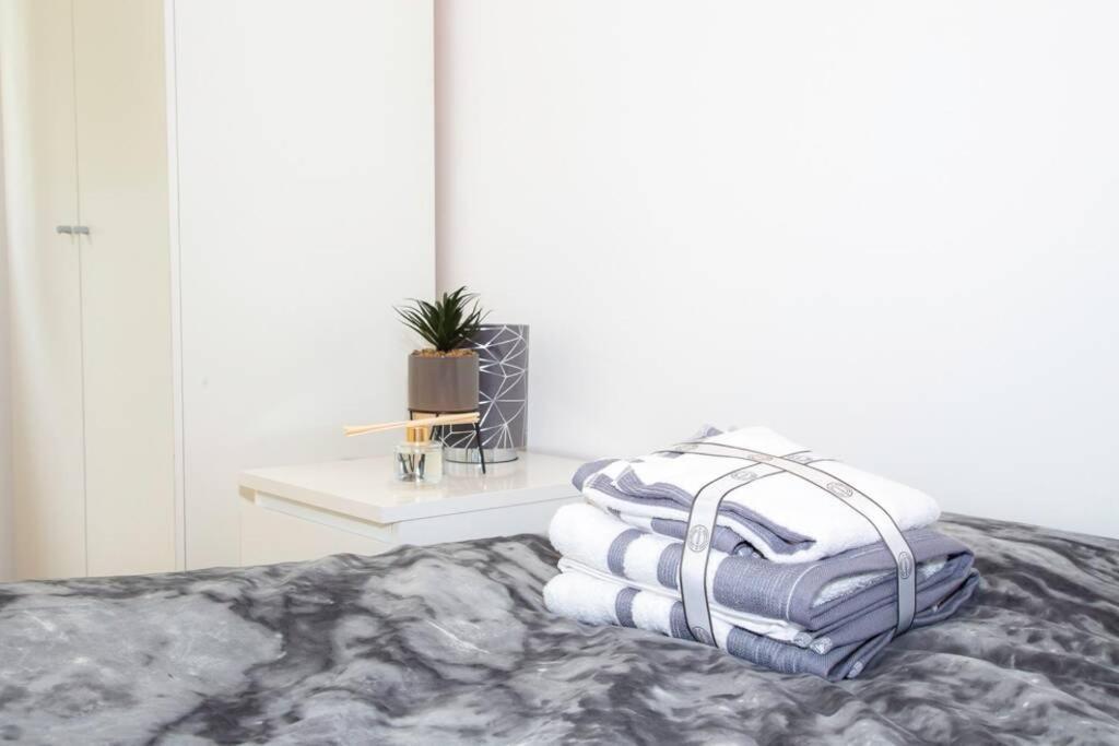 Shoreditch Hoxton Large 3 Bed Garden Flat Free Parking Aor Only Appartement Londen