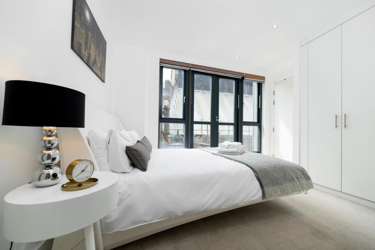 Spacious 2 Bedroom, 3 Beds 2,5 Bathroom, Trafalgar Square Leilighet London