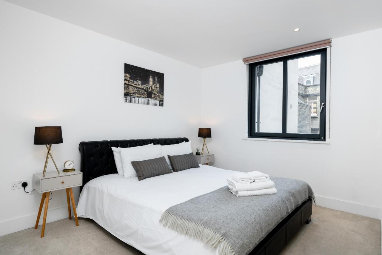 Spacious 2 Bedroom, 3 Beds 2,5 Bathroom, Trafalgar Square Leilighet London