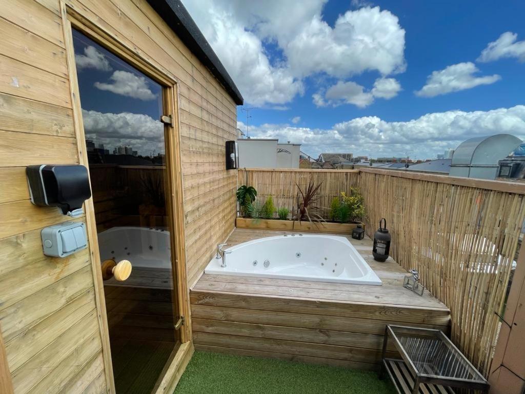 Apartment 2 Bedroom Roof Terrace With Sauna Jakuzzi And Outdoor Cinema *