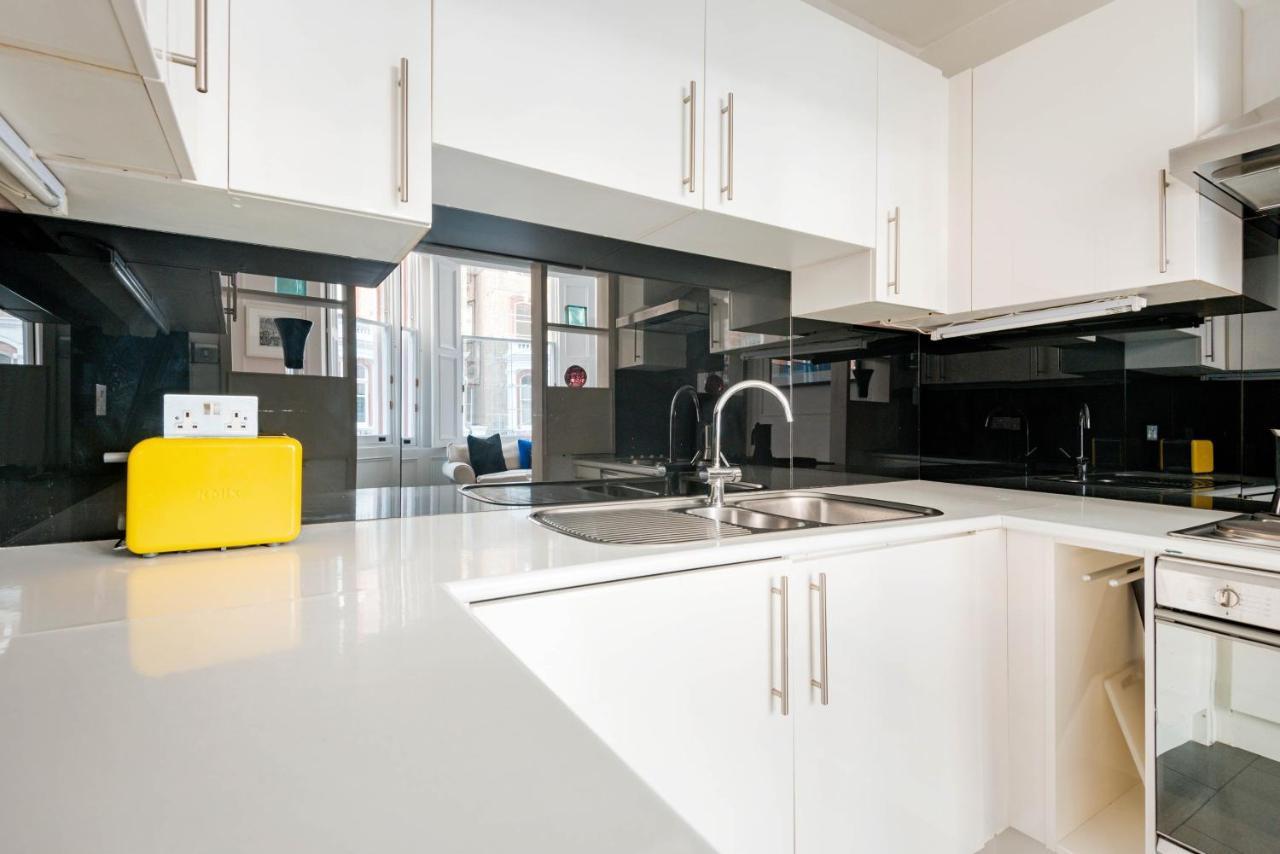 Chic Chelsea Near South Kensington By Underthedoormat Apartment