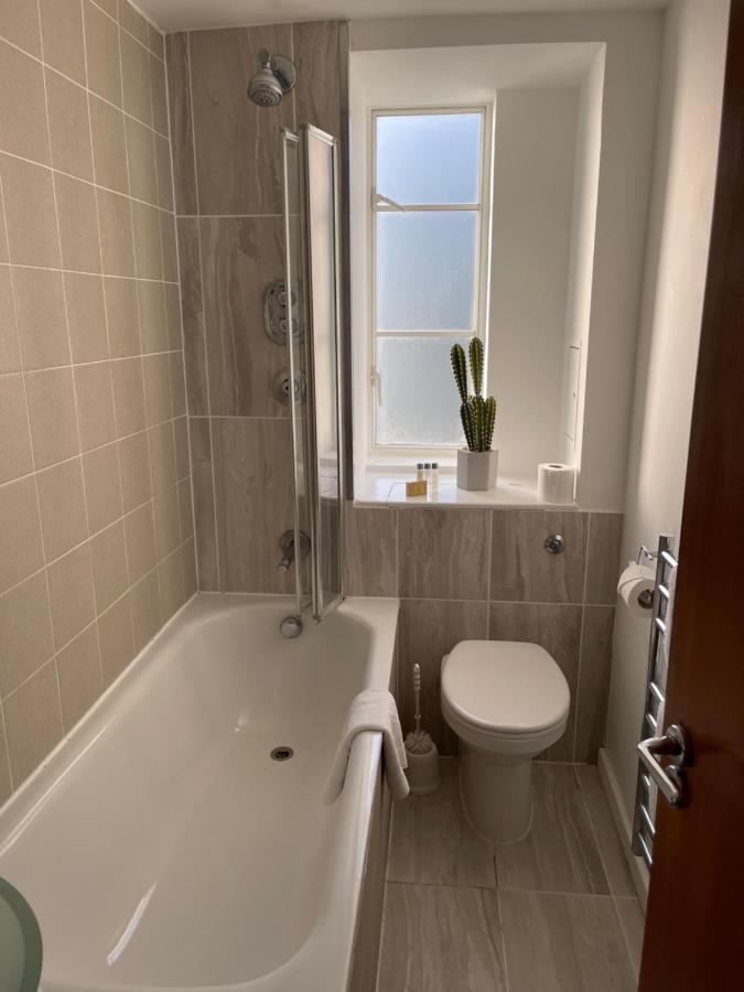 Roland House Apartment