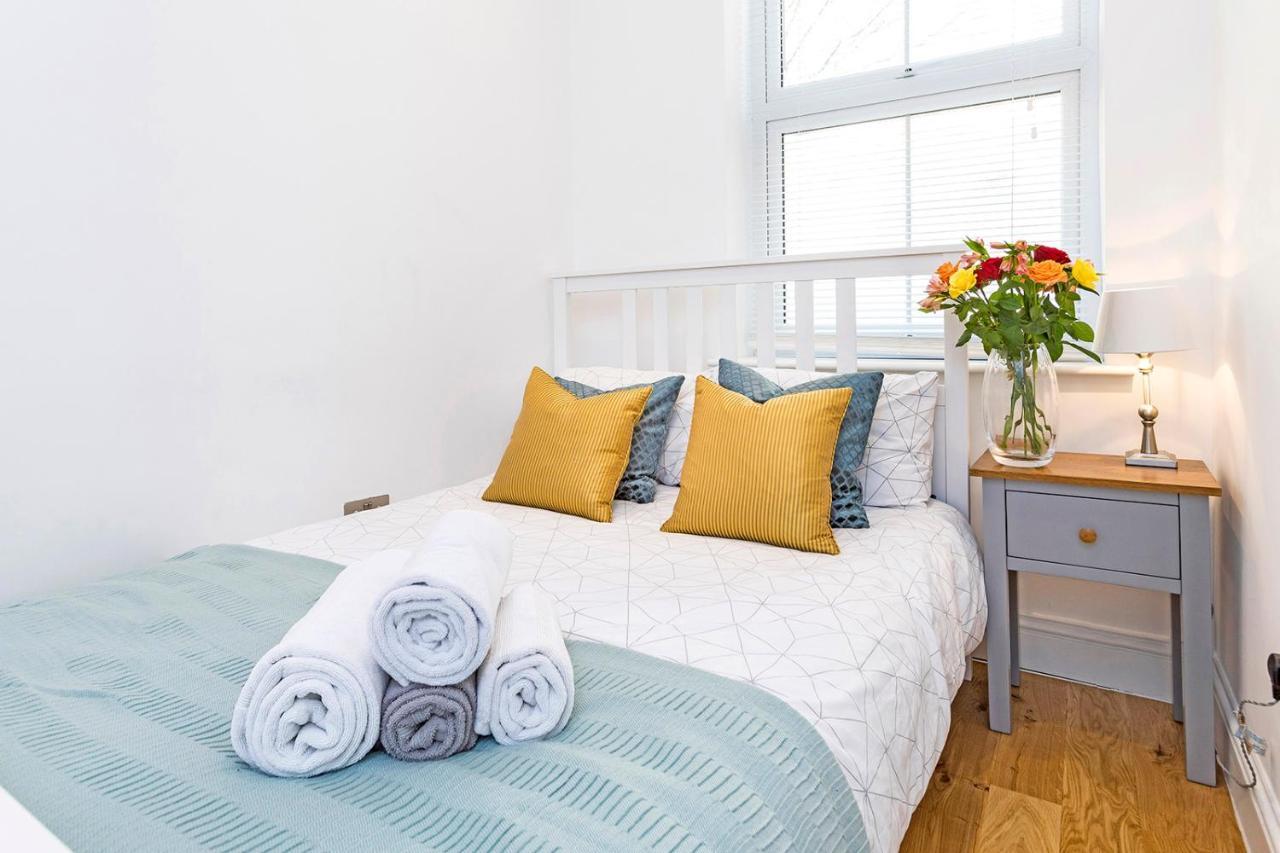 Apartment Stylish 2 Bed Apartment-zone 2 - 10 Minutes To The Heart Of London- Sleeps Up 8