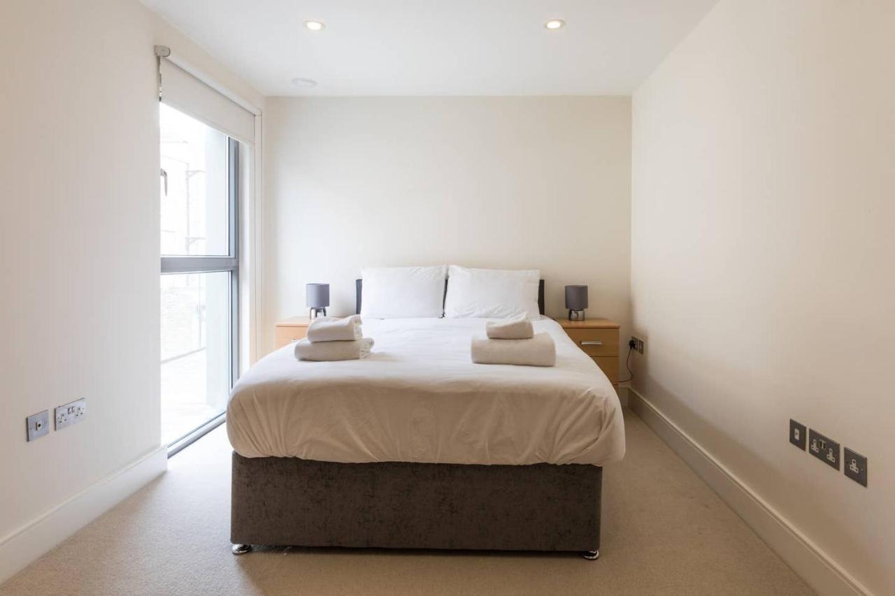 Bright And Modern 3 Bed Hyde Park Londra