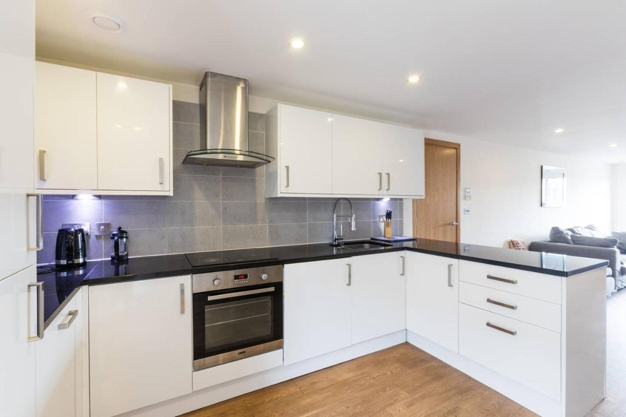 Bright And Modern 3 Bed Hyde Park Londra