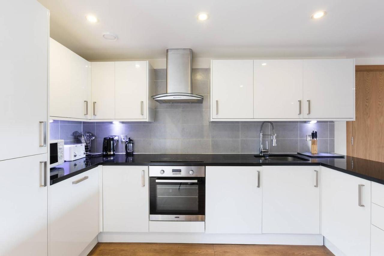 Bright And Modern 3 Bed Hyde Park Londra