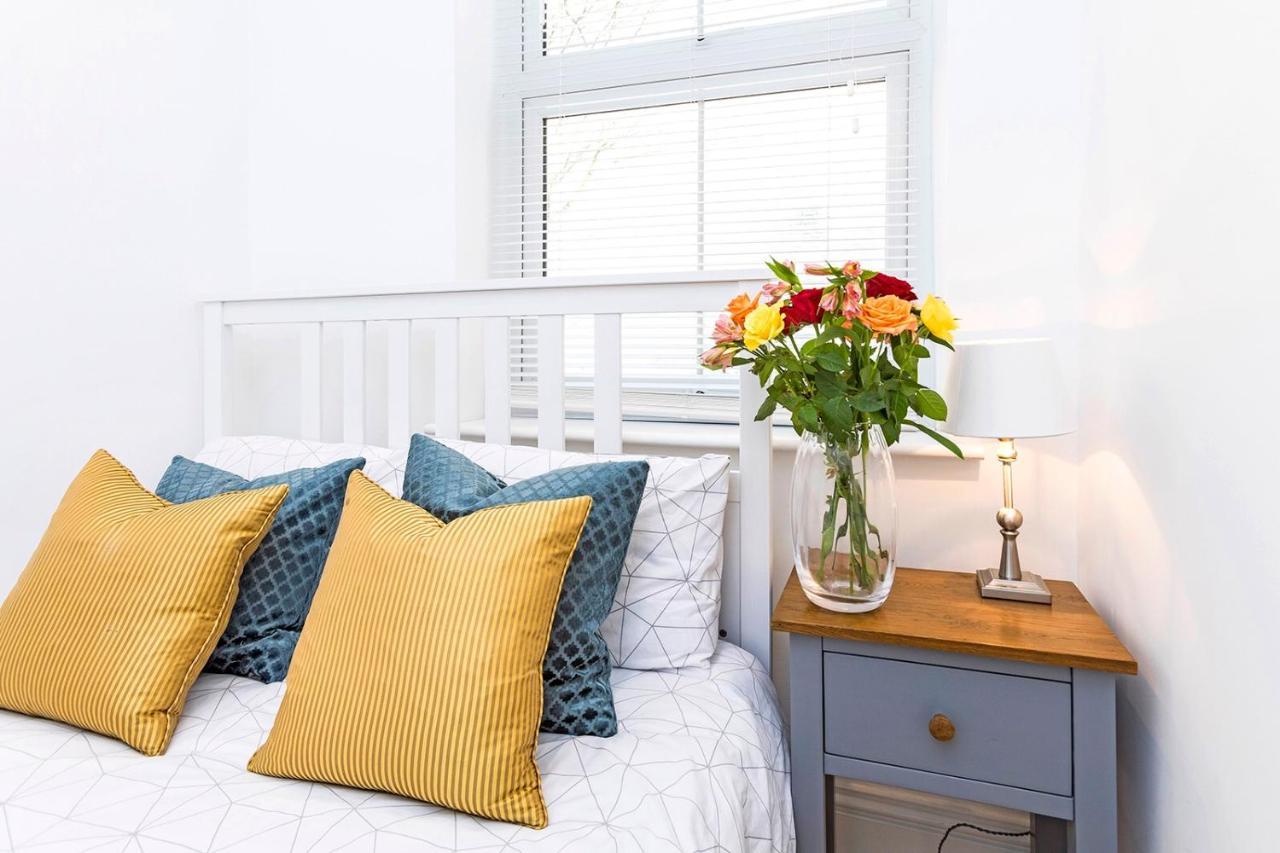Stylish 2 Bed Apartment-zone 2 - 10 Minutes To The Heart Of London- Sleeps Up 8 Apartment