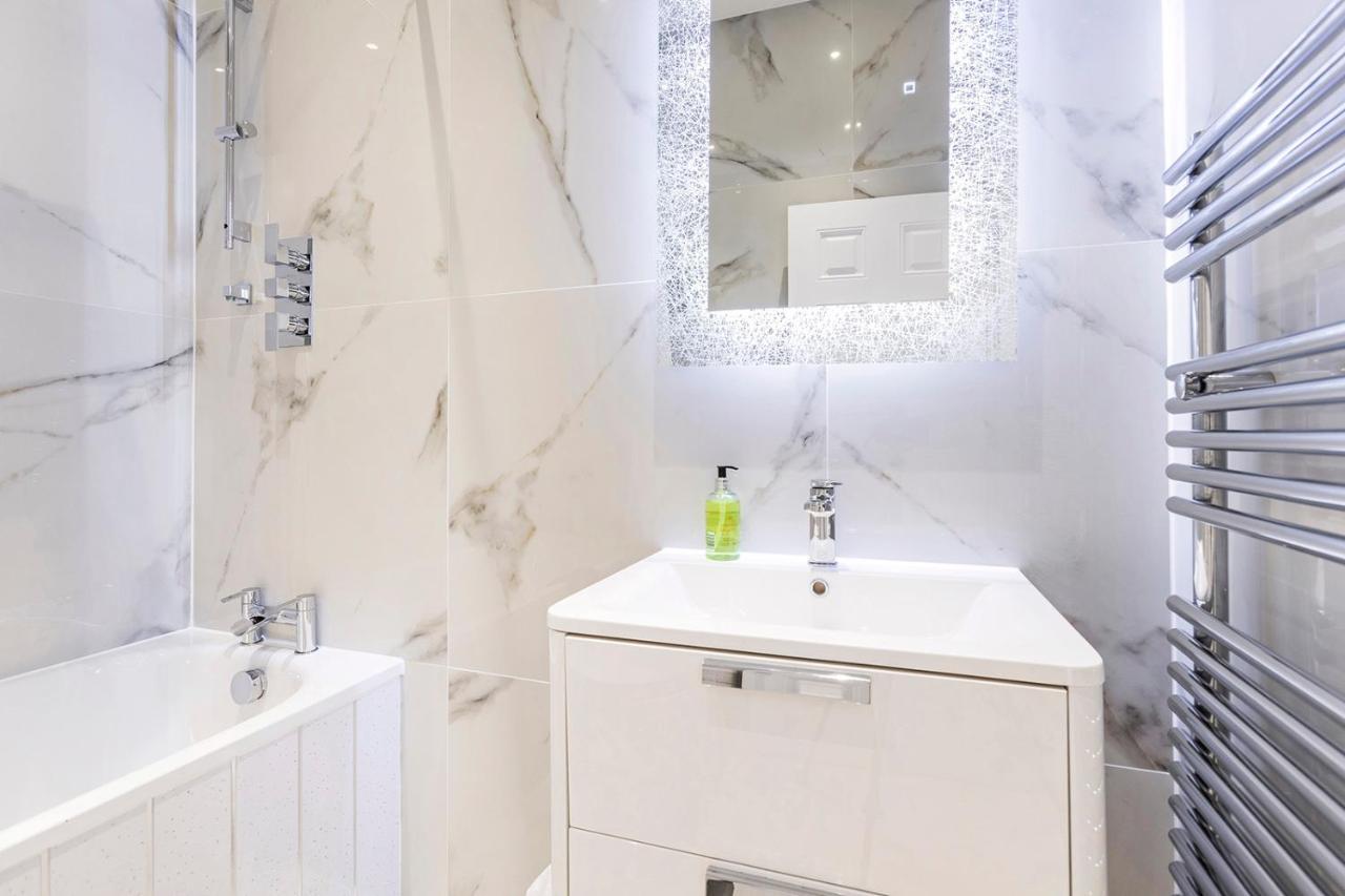 Stylish 2 Bed Apartment-zone 2 - 10 Minutes To The Heart Of London- Sleeps Up 8 Apartment