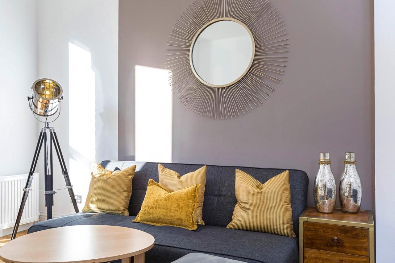 Apartment Stylish 2 Bed Apartment-zone 2 - 10 Minutes To The Heart Of London- Sleeps Up 8 *