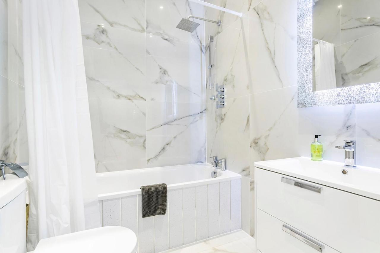Apartment Stylish 2 Bed Apartment-zone 2 - 10 Minutes To The Heart Of London- Sleeps Up 8 *