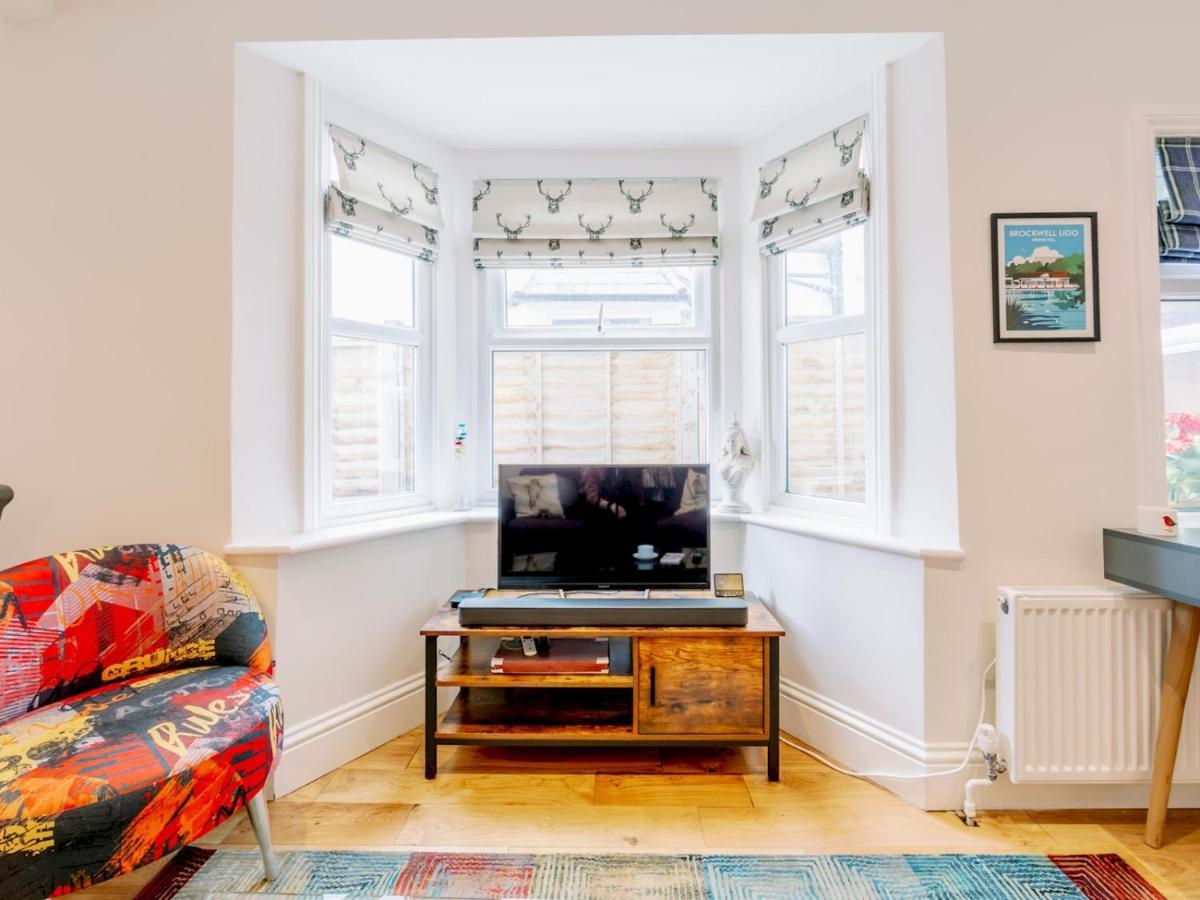 Pass The Keys Recently Renovated 1br Flat With Private Garden In South London