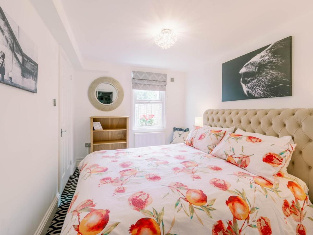 Pass The Keys Recently Renovated 1br Flat With Private Garden In South Apartment *