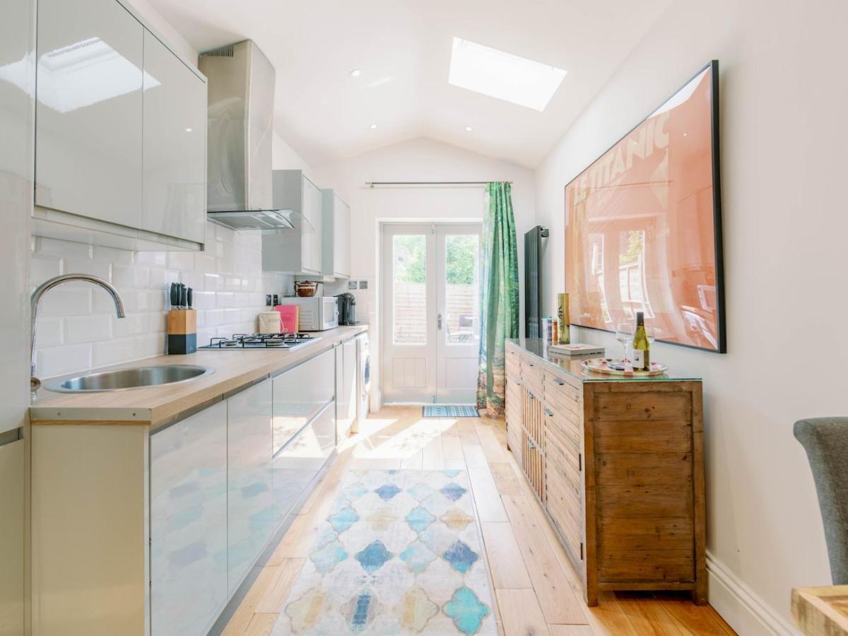 Pass The Keys Recently Renovated 1br Flat With Private Garden In South Apartment London