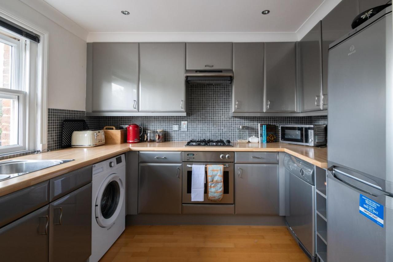Pleasant Putney Close To The Tube Station By Underthedoormat Appartement