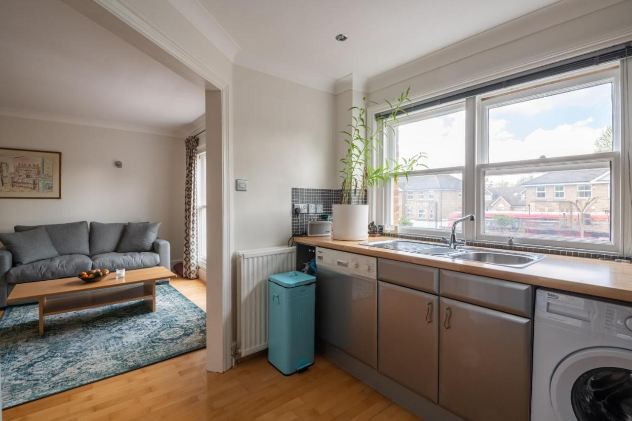 Apartment Pleasant Putney Close To The Tube Station By Underthedoormat London