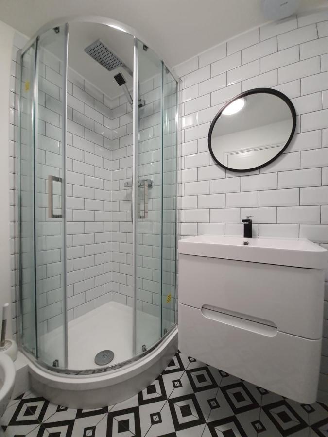 Guest house In With Shared Bathroom *