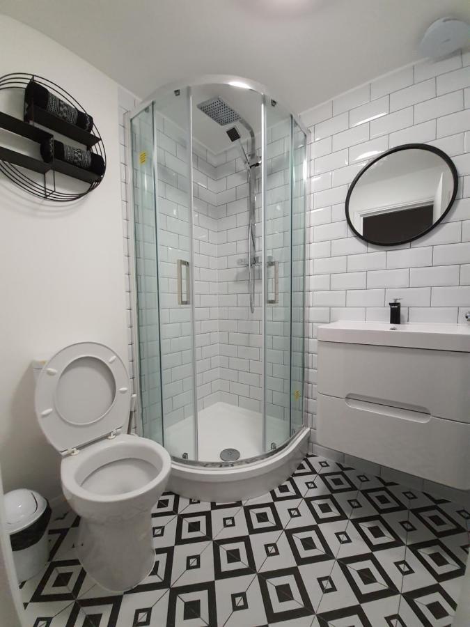 Guest house In With Shared Bathroom London