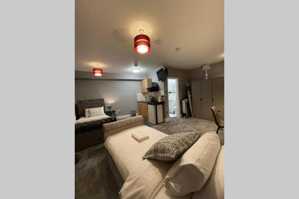 Spacious, Bright Twin Apartment