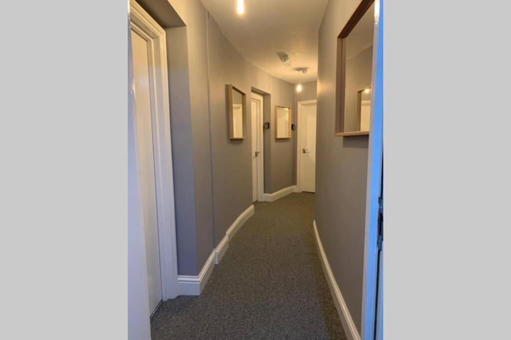 Apartment Spacious, Bright Twin