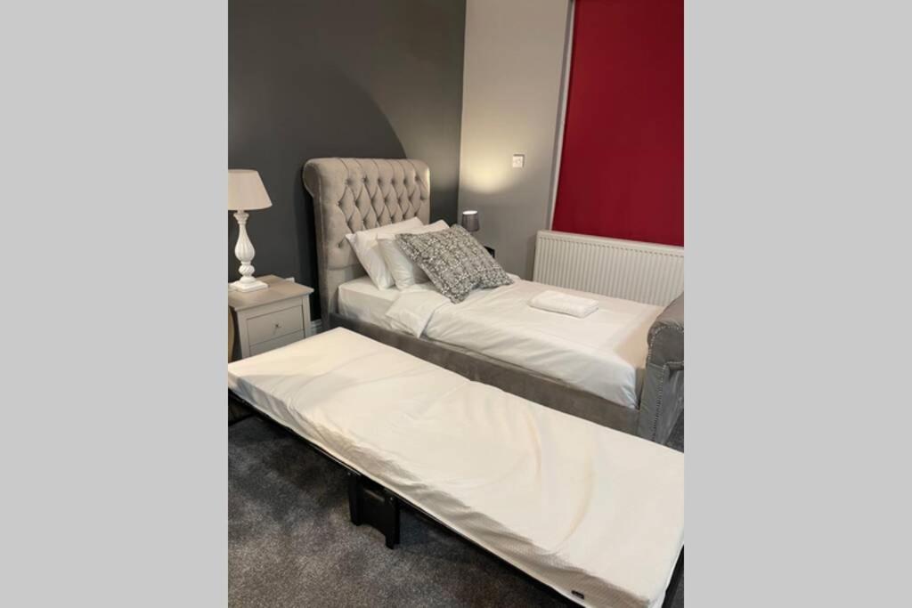Apartment Spacious, Bright Twin London