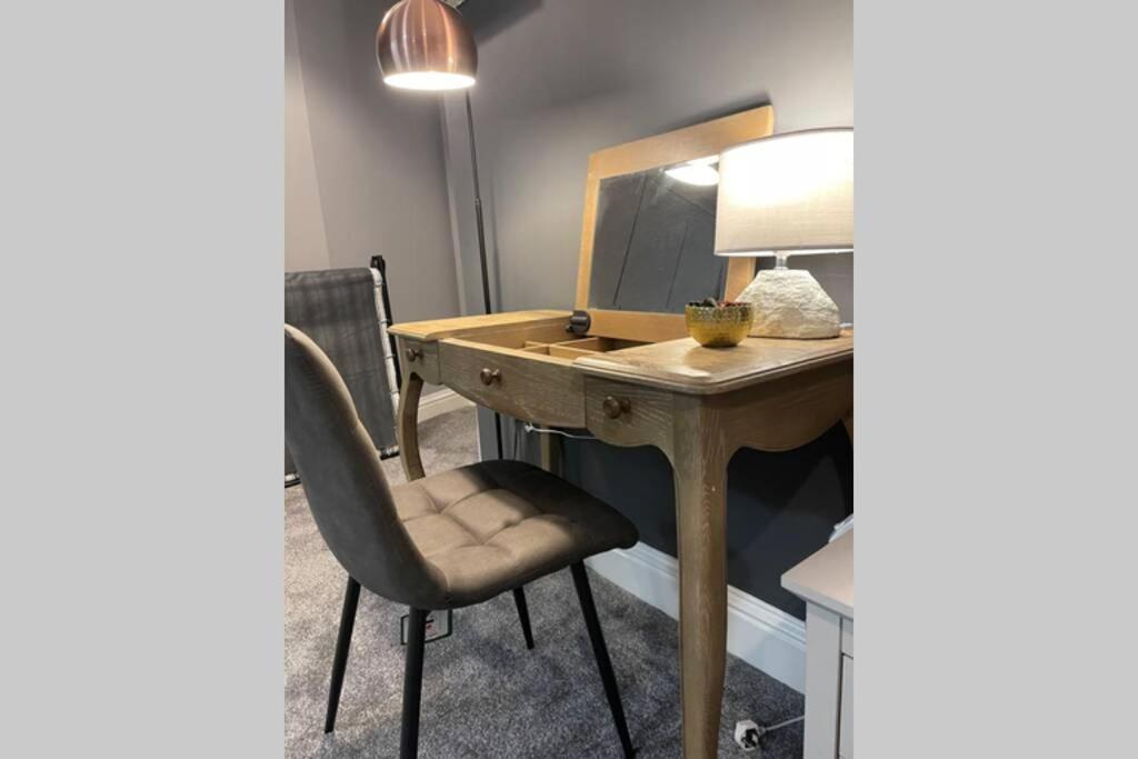 Apartment Spacious, Bright Twin